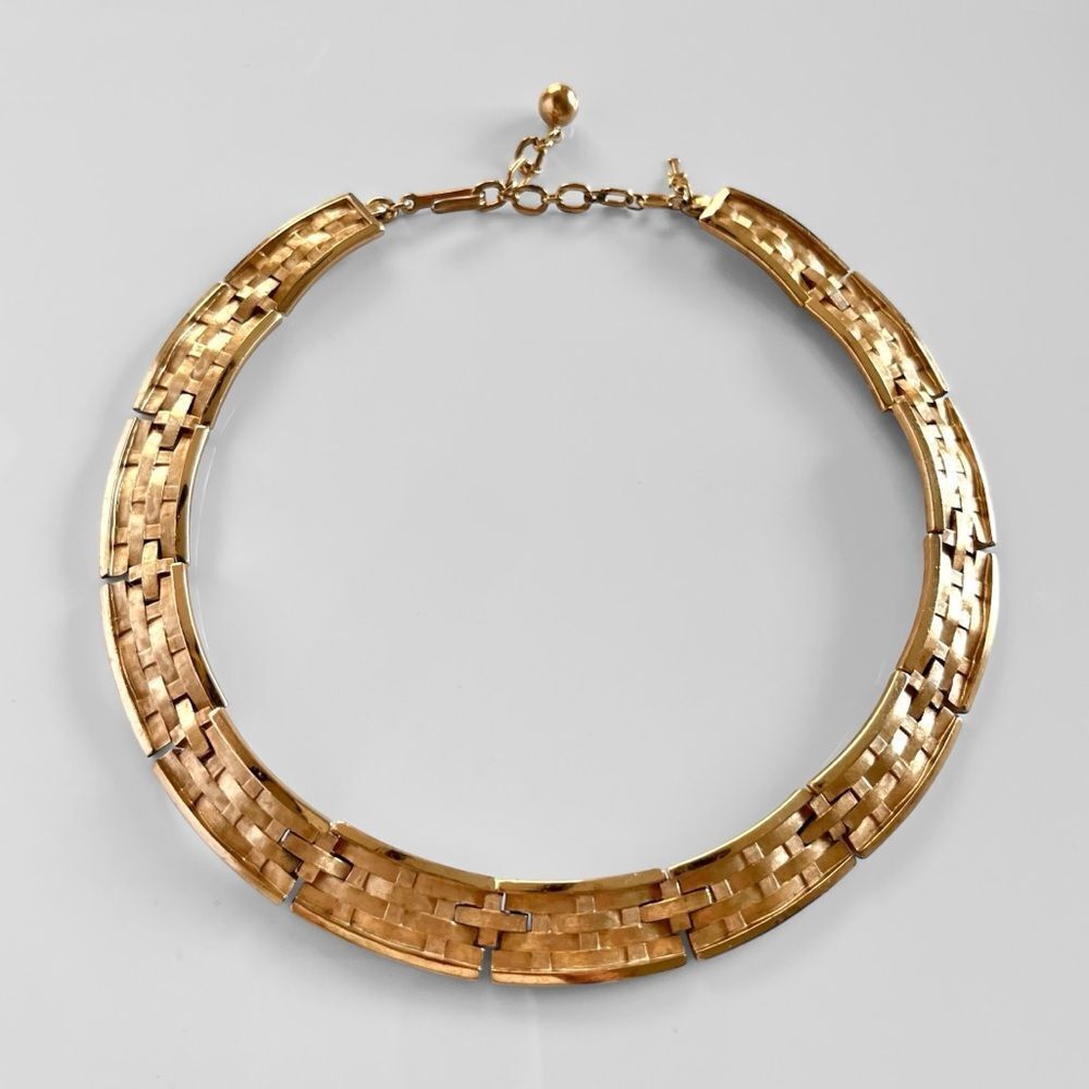Vintage Crown Trifari Gold Basketweave Collar Necklace